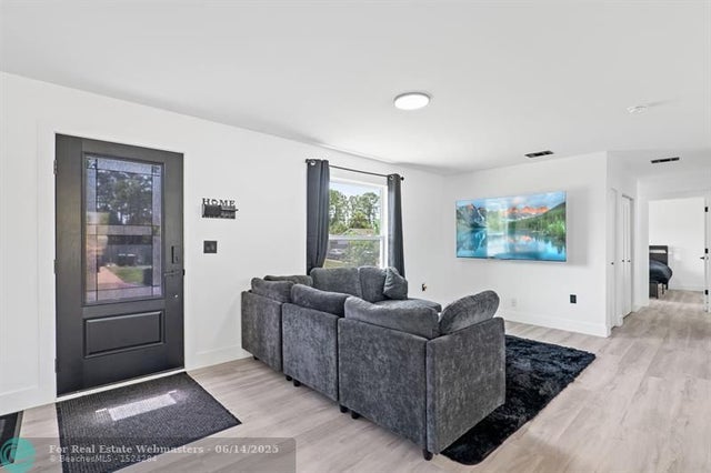 3 of 36 - 443 Santo Domingo Ave Sw, Palm Bay, FL