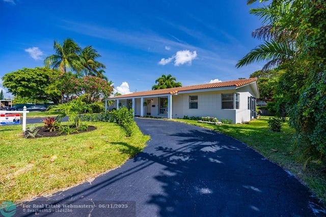 2 of 35 - 2021 Ne 31st Ct, Lighthouse Point, FL