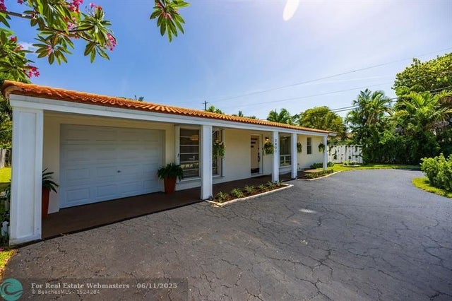 4 of 35 - 2021 Ne 31st Ct, Lighthouse Point, FL