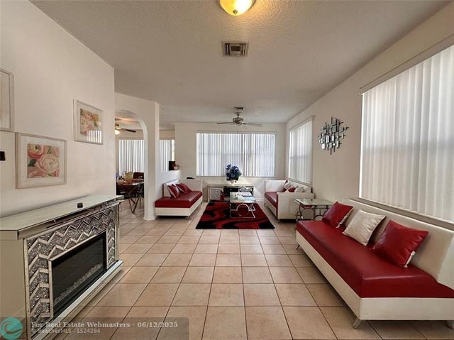 2 of 34 - 6831 Torch Key St, Lake Worth, FL