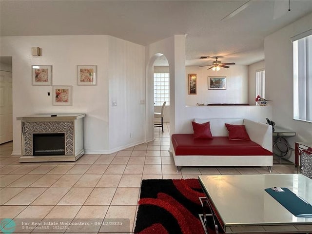 4 of 34 - 6831 Torch Key St, Lake Worth, FL