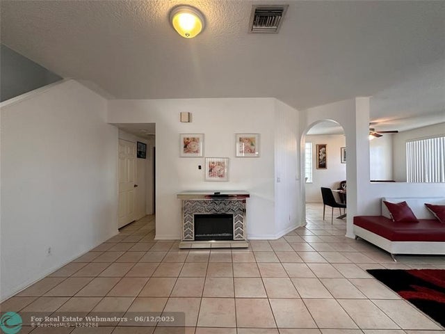 5 of 34 - 6831 Torch Key St, Lake Worth, FL