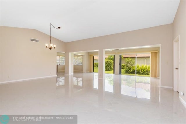 5 of 23 - 10821 Greentrail Dr, Boynton Beach, FL