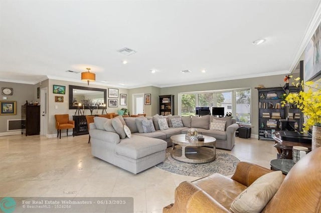 4 of 21 - 2750 Ne 45th St, Lighthouse Point, FL