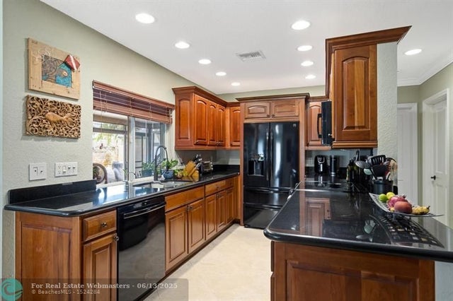 5 of 21 - 2750 Ne 45th St, Lighthouse Point, FL