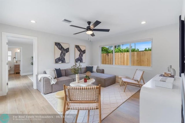 4 of 23 - 860 Ne 34th St, Oakland Park, FL