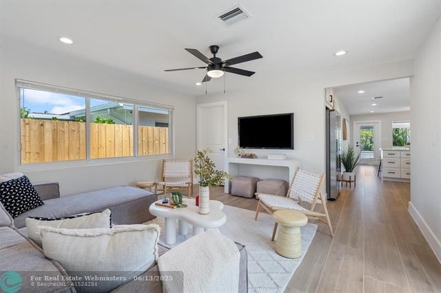 5 of 23 - 860 Ne 34th St, Oakland Park, FL