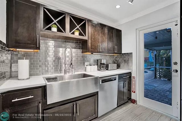 3 of 25 - 616 Nw 21st St, Wilton Manors, FL