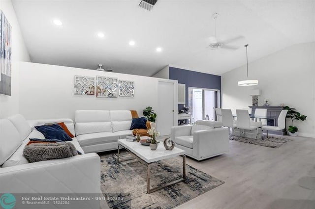 5 of 27 - 1300 Nw 26th Ln, Delray Beach, FL
