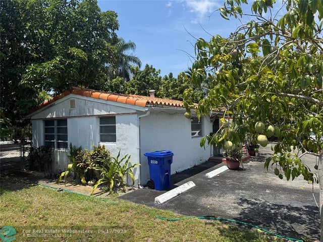 3 of 15 - 1100 Ne 182nd St, North Miami Beach, FL