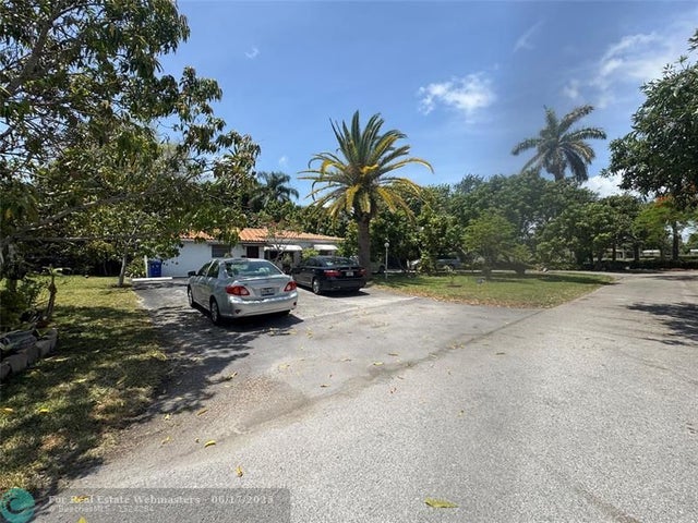 4 of 15 - 1100 Ne 182nd St, North Miami Beach, FL