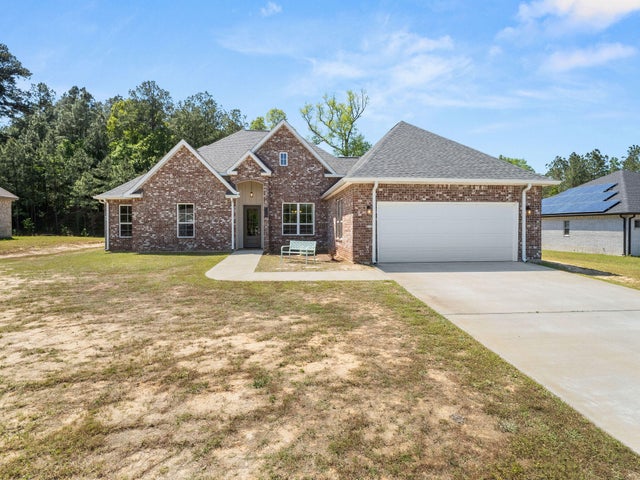 155 Tracie, Leesville