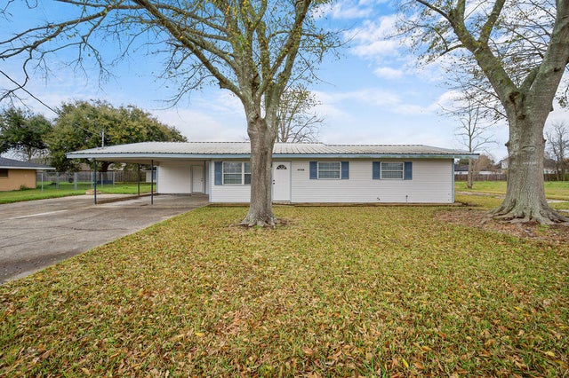 4923 Country Club Court, Lake Charles