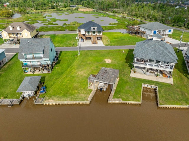 Riviera Drive, Westlake