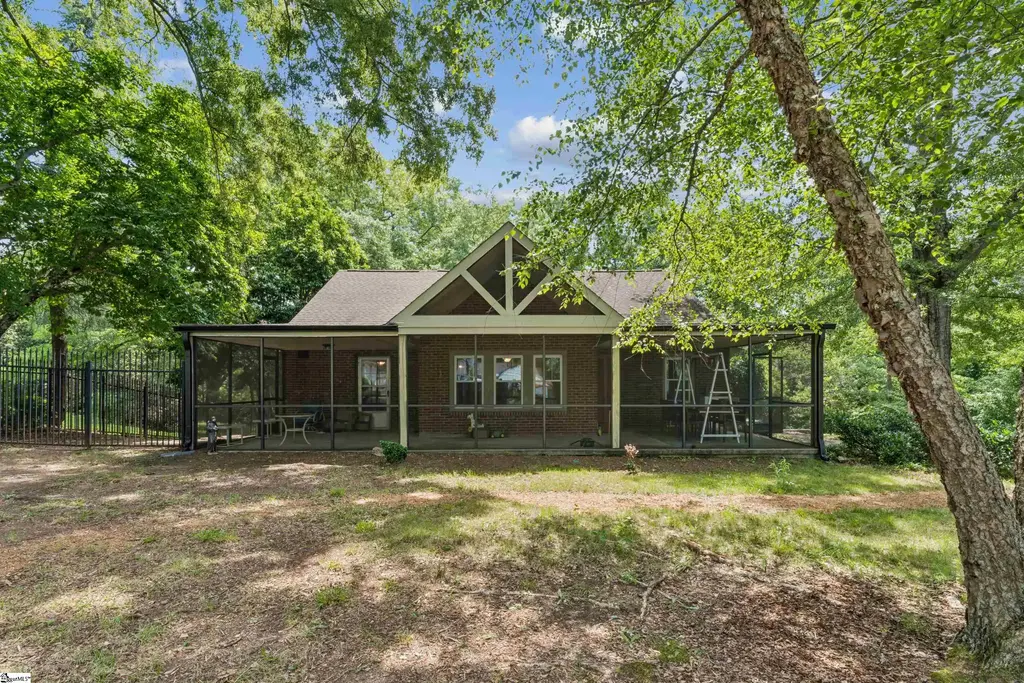 321 S Pine Street, Walhalla