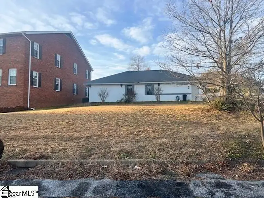 54 Pointe Circle, Greenville