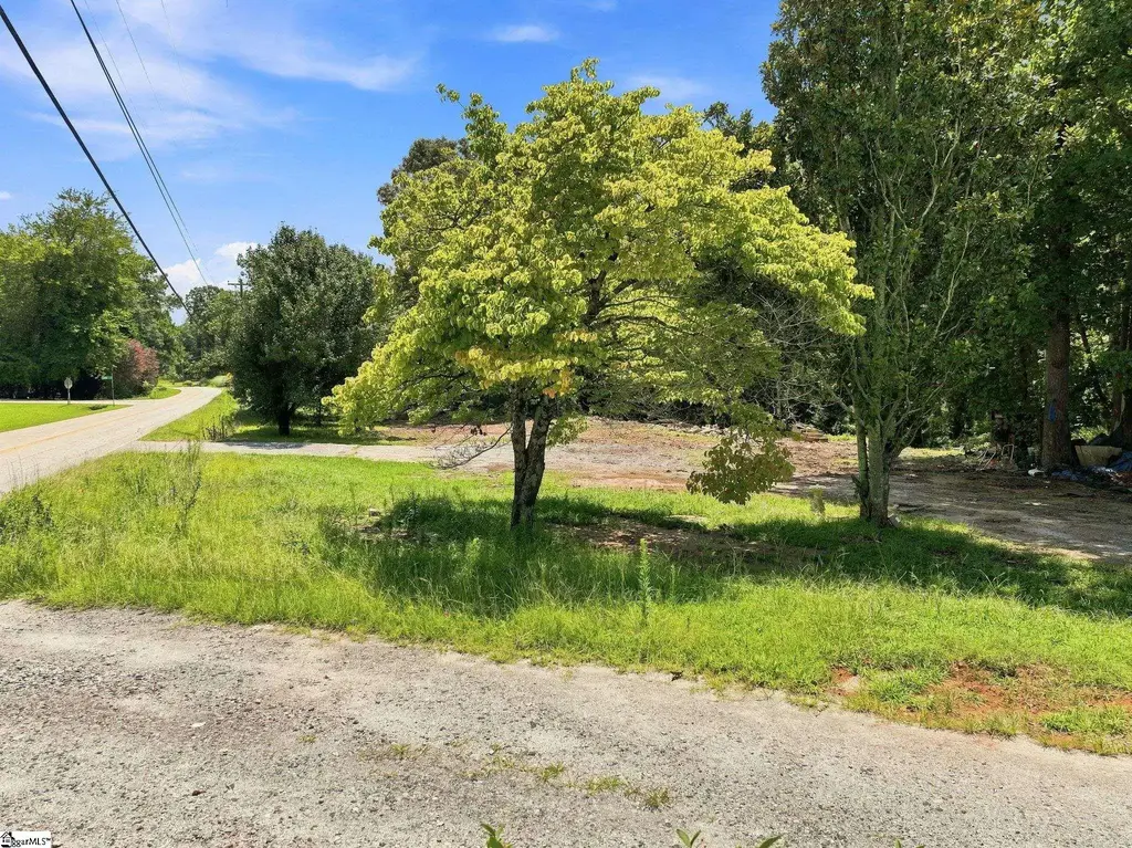 170 Singing Pines Road, Seneca