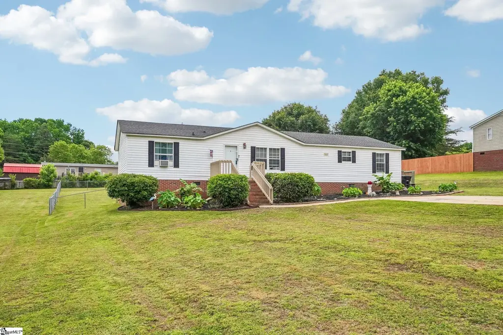 620 Courtland Way, Greer