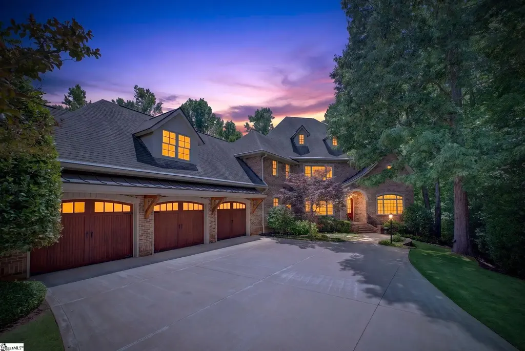 105 Treetops Court, Greer