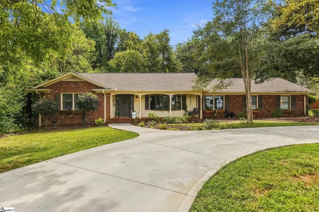 204 Seabury Drive, Greenville