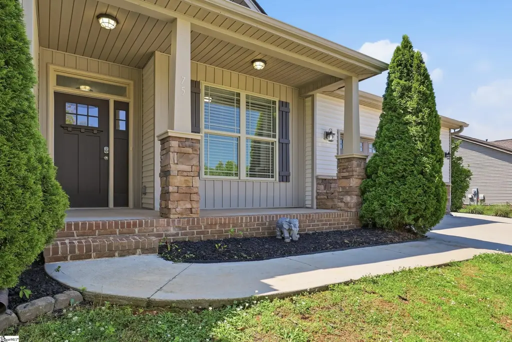 75 Rising Meadow Lane, Taylors