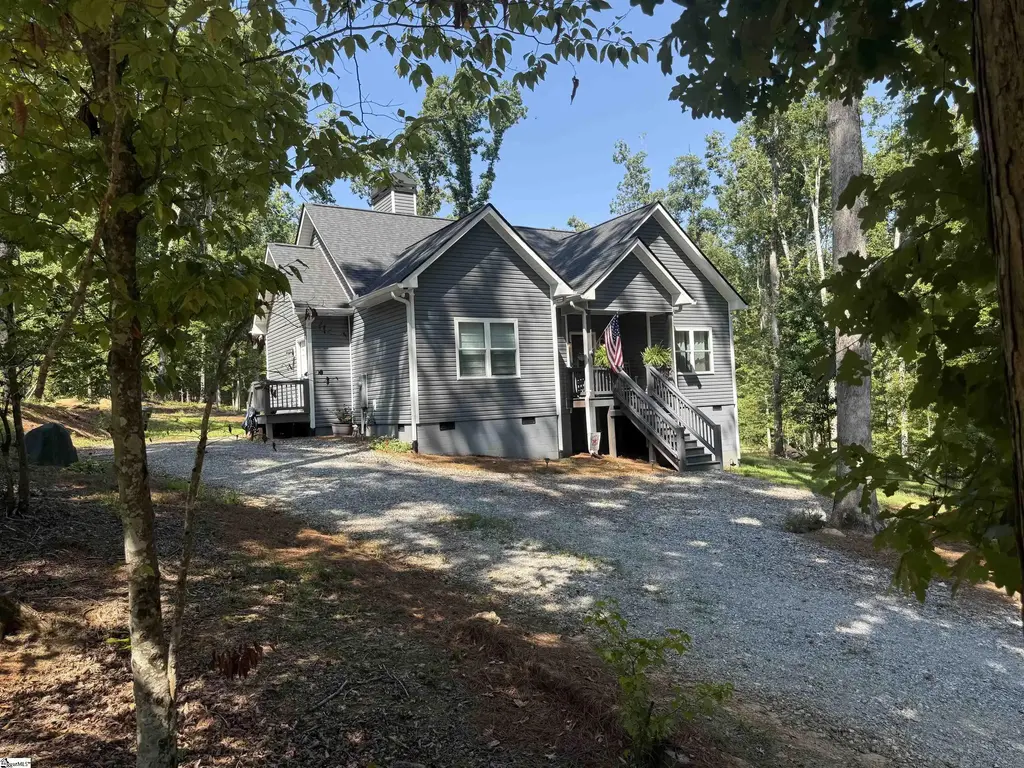 54 Lakeview Road, Fountain Inn