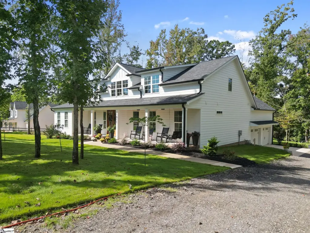 1011 Center Road, Taylors