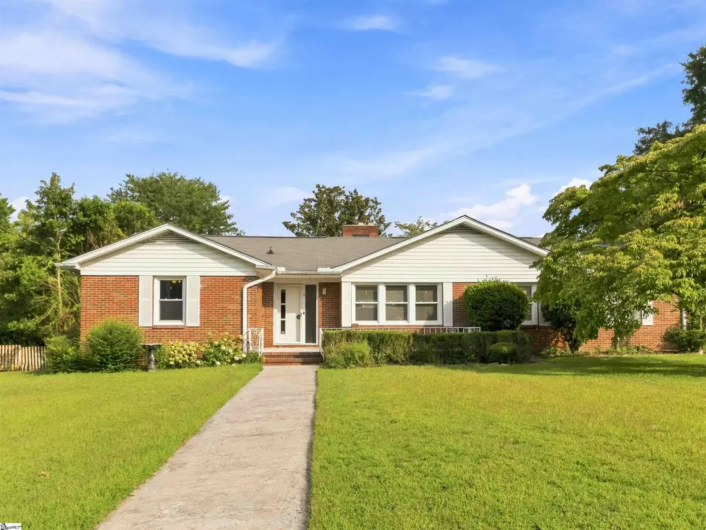 5 Lisa Drive, Greenville