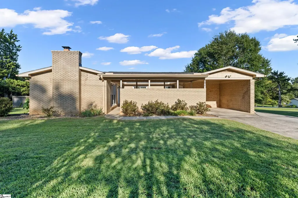 201 Eastview Drive, Simpsonville