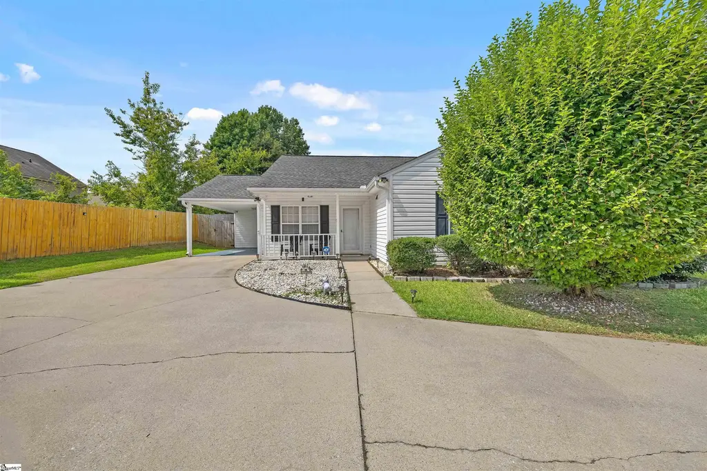 712 Larado Court, Moore
