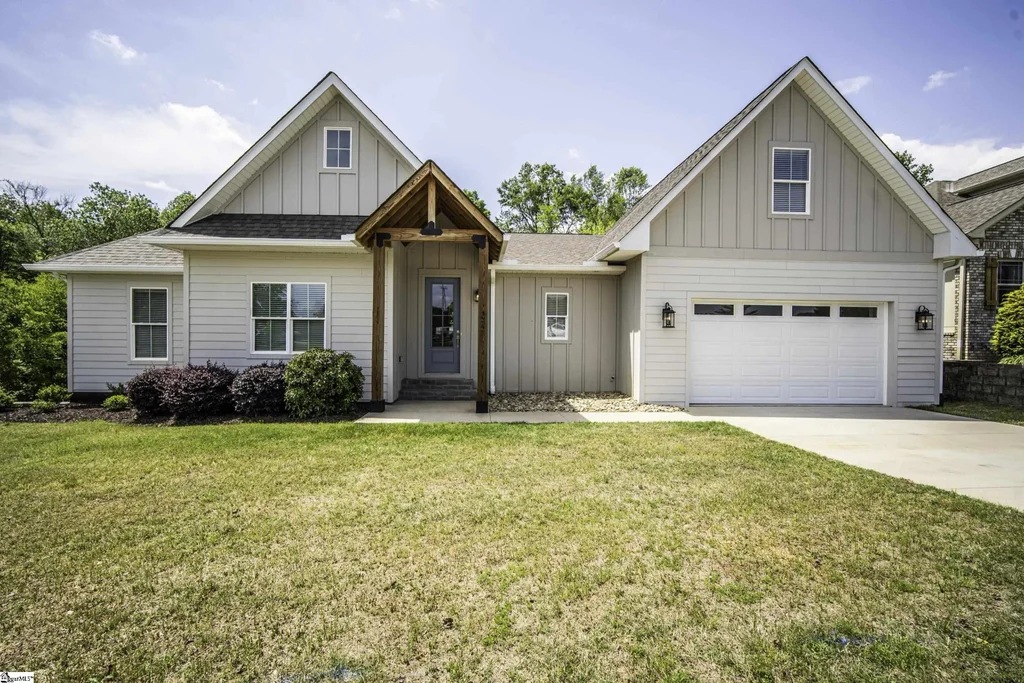 221 Wood River Way, Taylors