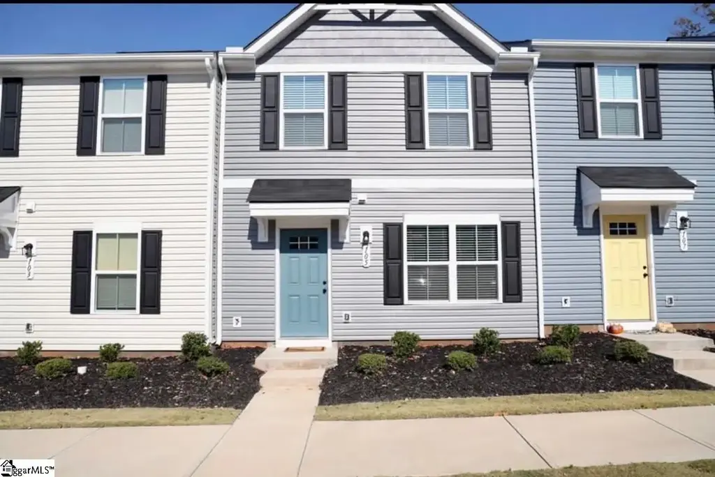 105 Forthside Way, Greer
