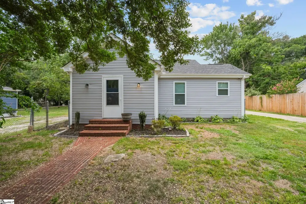 206 Carey Avenue, Greer