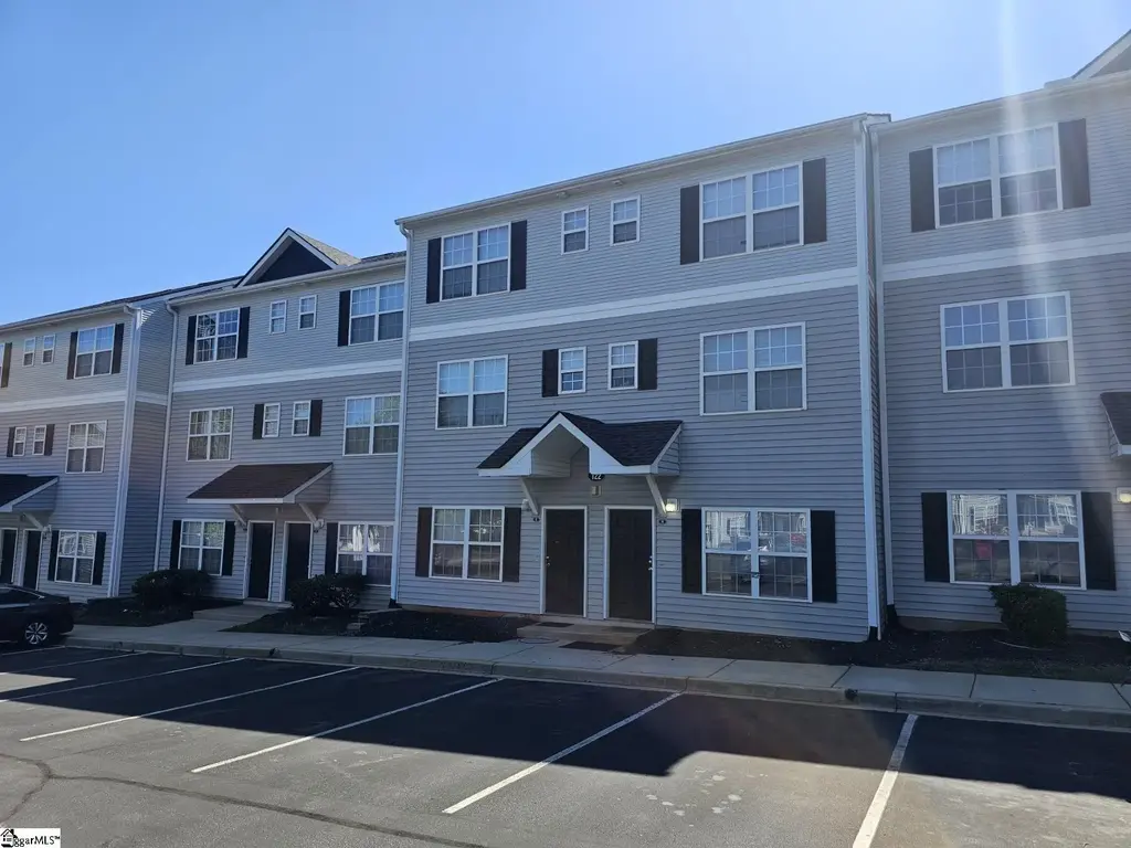 122 University Village Drive, Central
