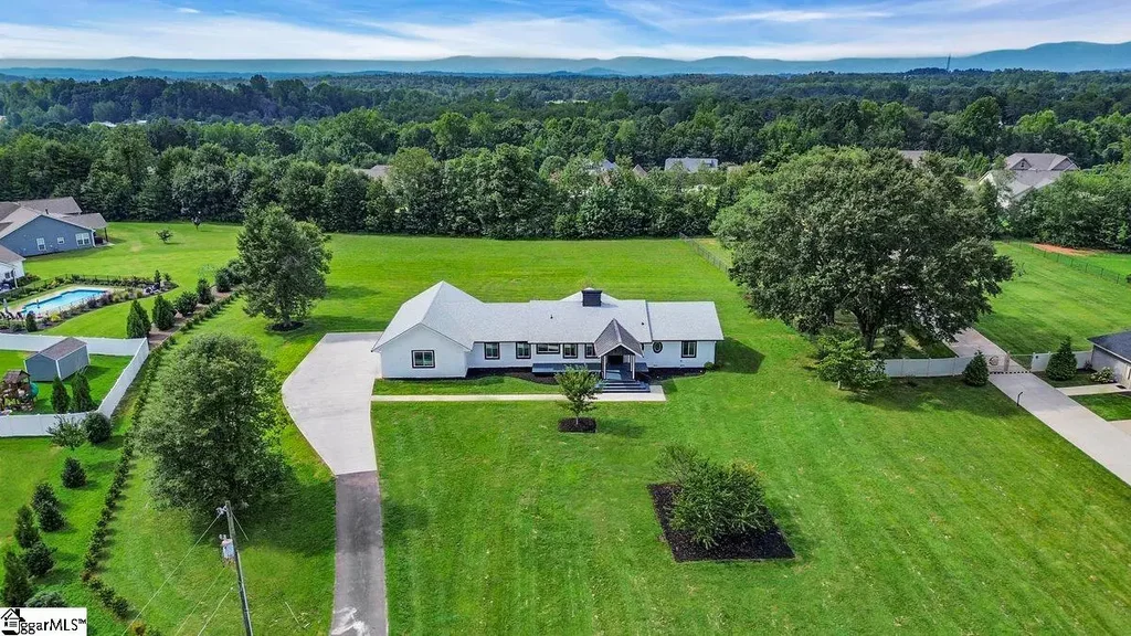 305 Waters Road, Taylors