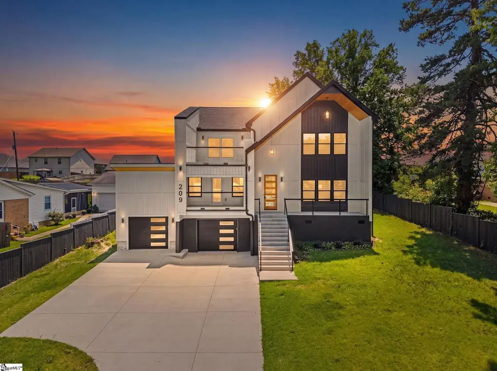 209 Redmond Drive, Fountain Inn