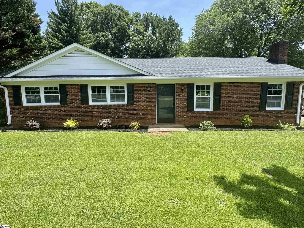 228 Greenridge Drive, Moore