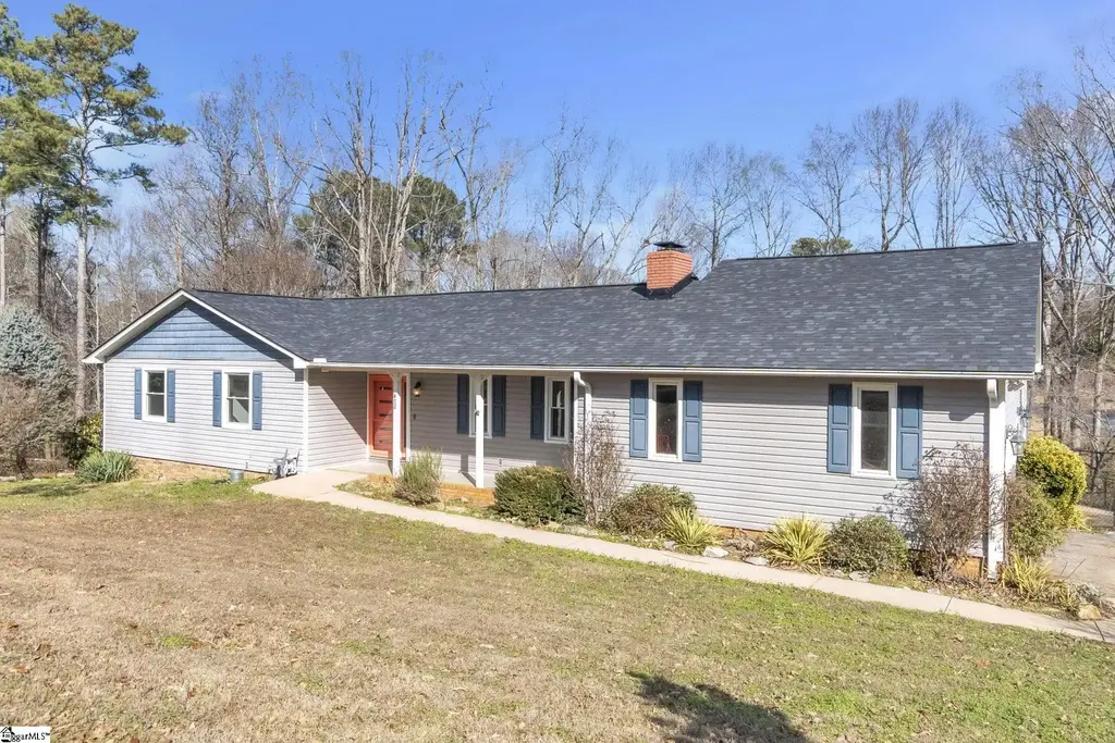 402 Shady Point, Inman