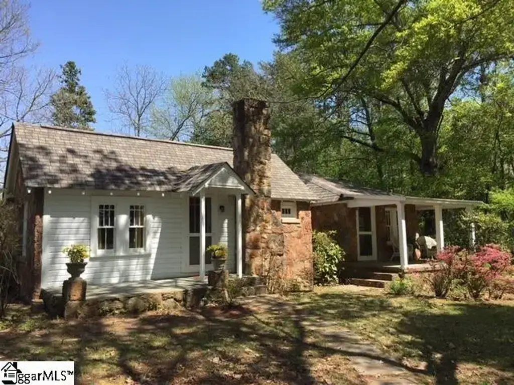 104 Hillandale Road, Greenville