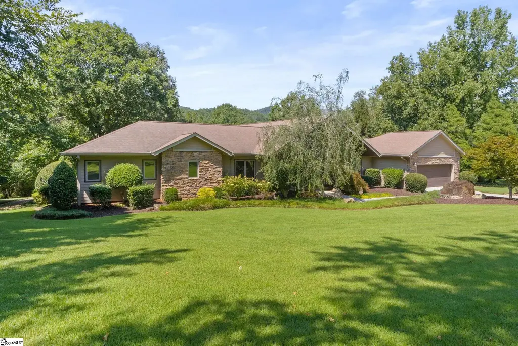 19 Crown Ridge Road, Travelers Rest