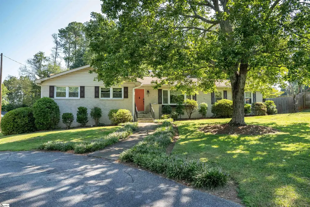 2 Selwyn Drive, Greenville