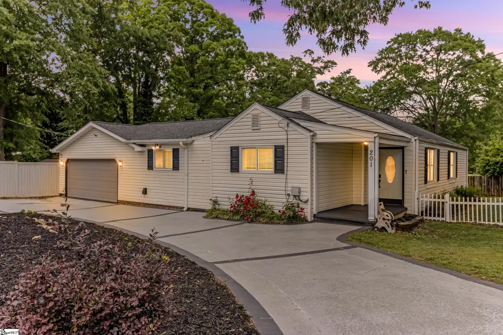 201 S Pliney Circle, Simpsonville