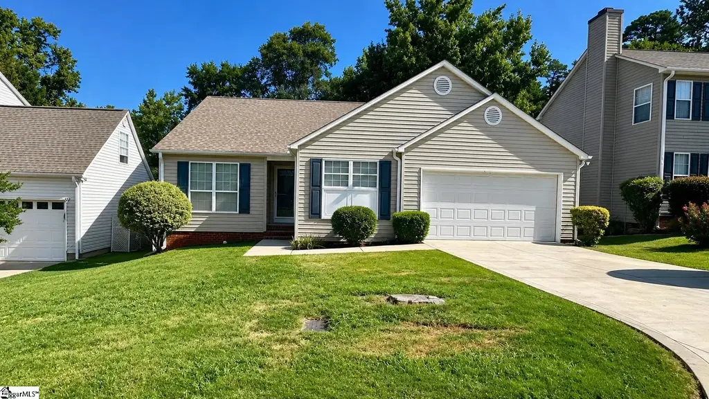 339 Riverside Chase Circle, Greer