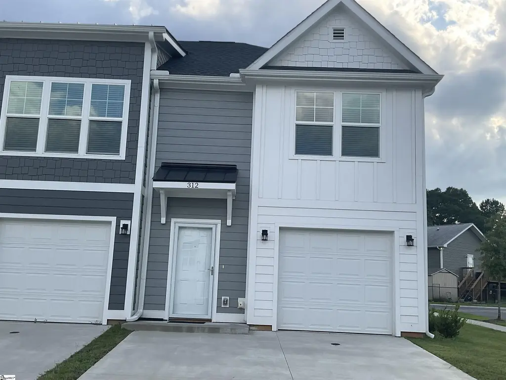 312 Lion Heart Lane, Greer