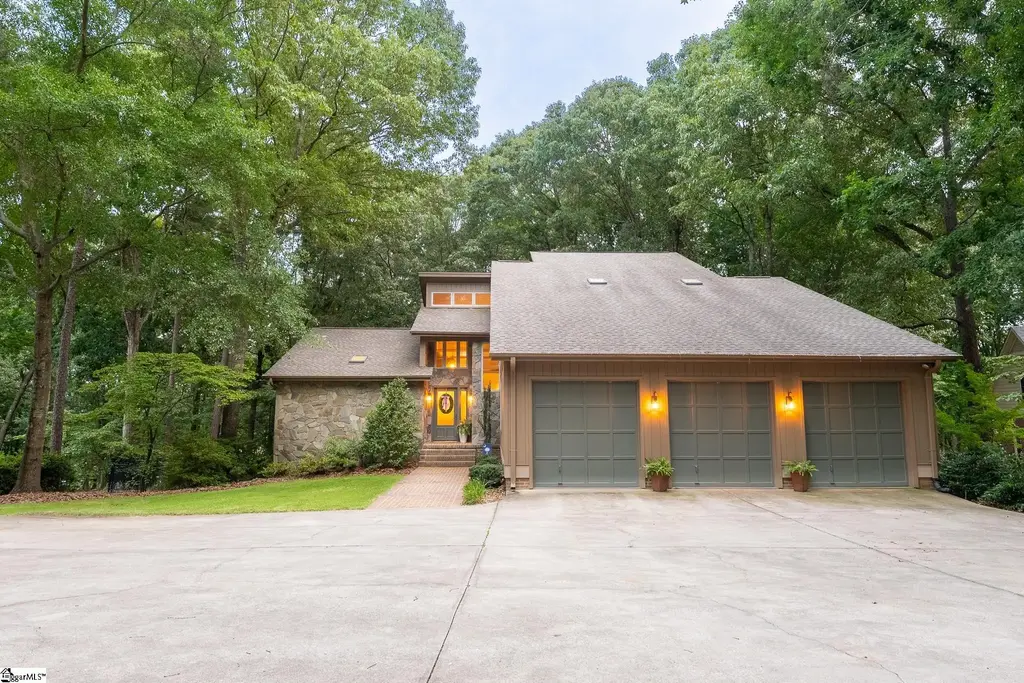 122 Paradise Circle, Townville