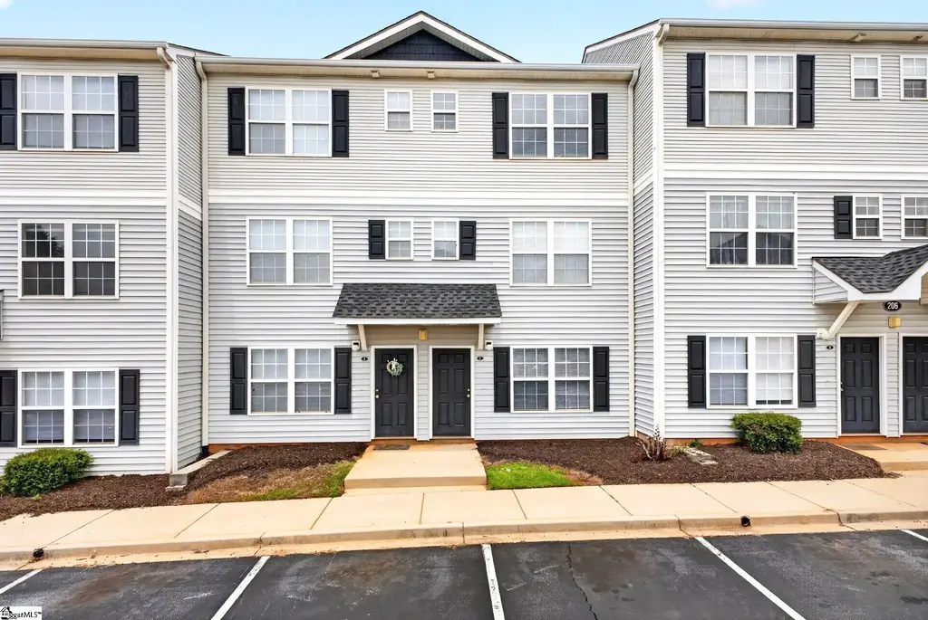 206f Campus Drive, Central