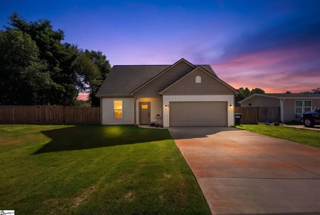 102 Turkey Trot Road, Williamston