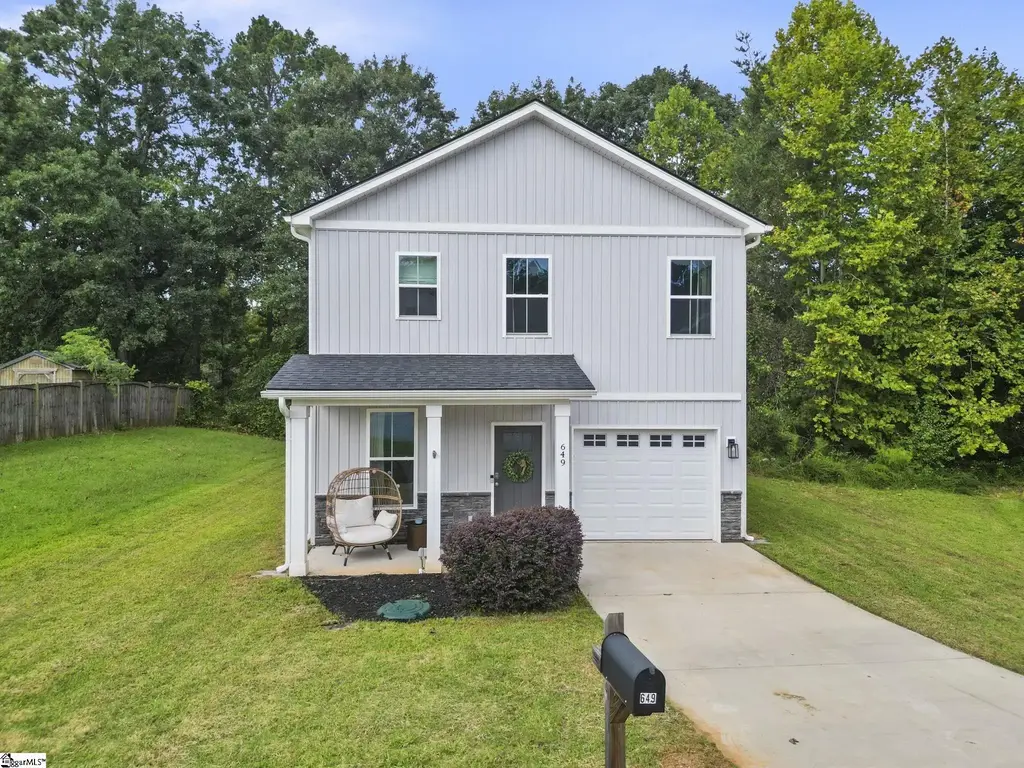 649 Duncan Station Drive, Duncan