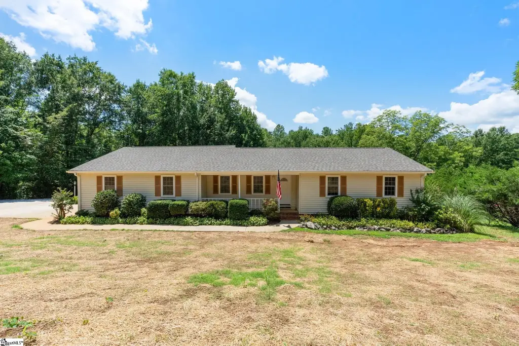 320 Bates View Drive, Travelers Rest