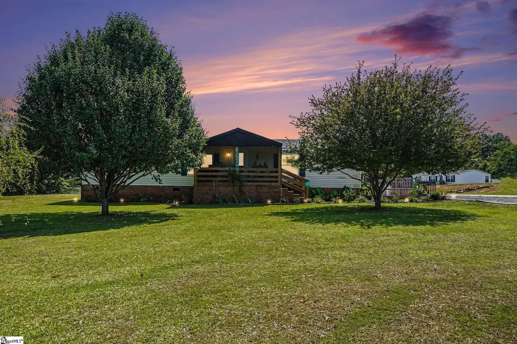 208 Sassafras Drive, Laurens